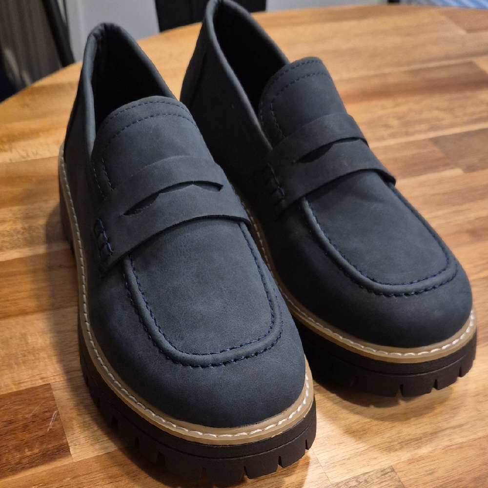 Elegant Women's Gray Loafers